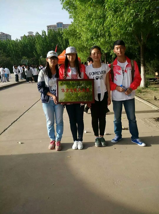 我系在十二届田径运动会中再创佳绩